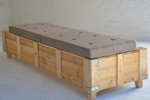 007 Crate seating with linen cushions